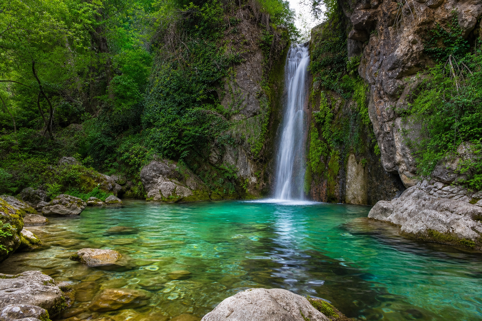Muğla bölgesinde şelale